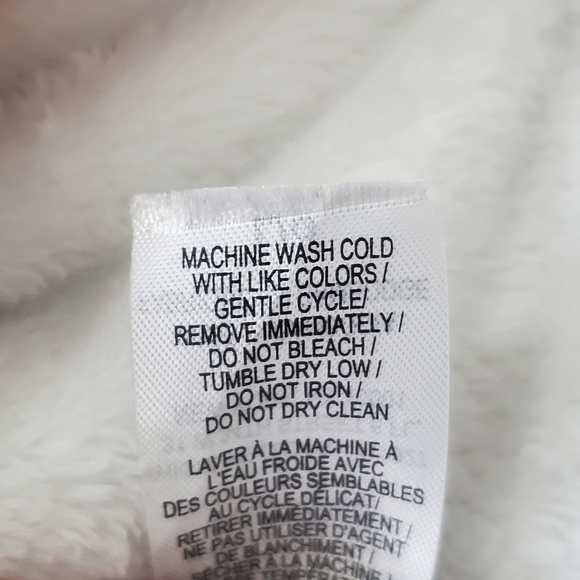 GAIAM Fuzzy White Sweater - Picture 5 of 5